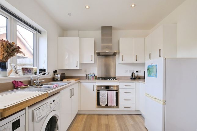 14, Batchelor Way, Salisbury photo 4