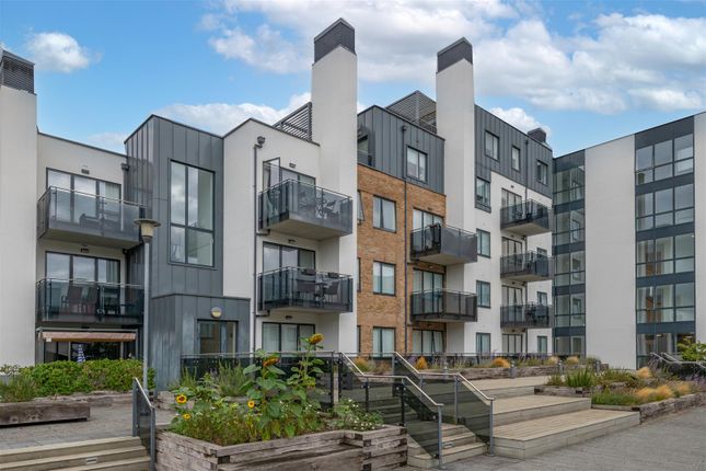 Russell Square Courtyard Externals_-9.Jpg