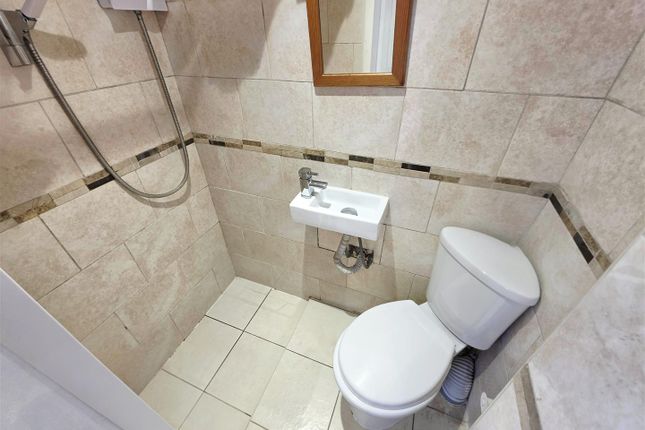 Ramsey Close, Greenford photo 5