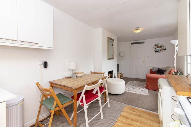 1, Kenmont Gardens, London photo 3
