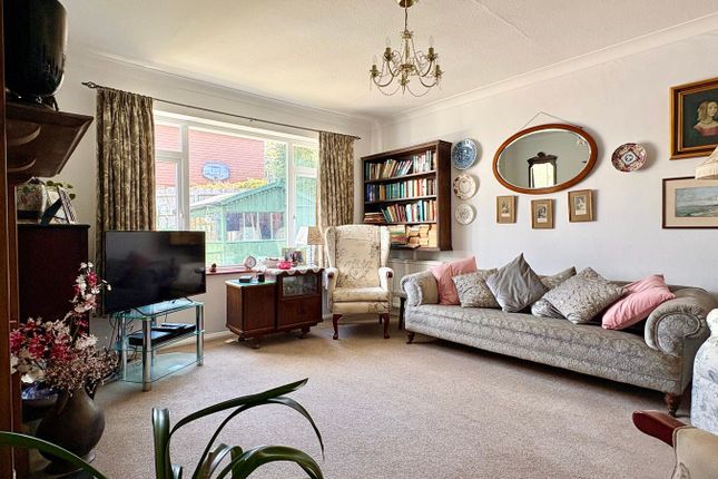 1, Hanover Close, Bexhill-on-Sea photo 2