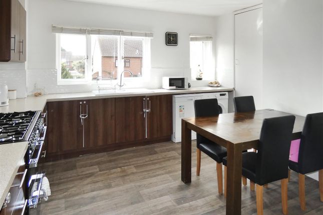 108, Dinsdale Gardens, Rustington Littlehampton photo 3