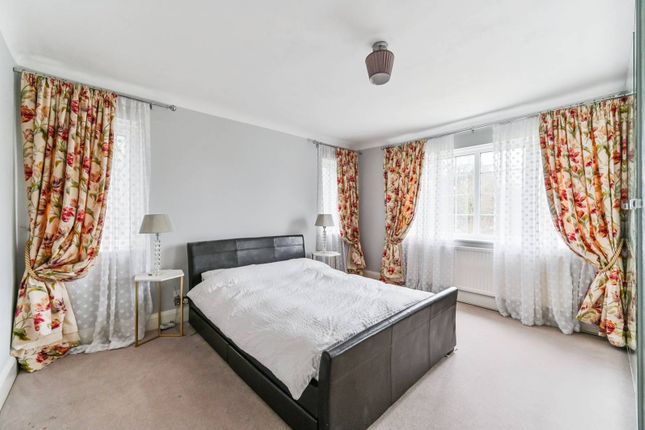 Detached house to rent in Coombe Lane, Shirley, Croydon