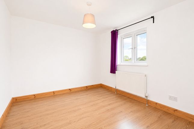 First Floor, 58 Leyton Park Road, Greater London photo 3