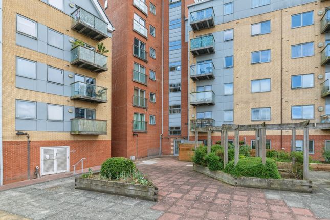18 Cleves Court, Station Lane, Basildon photo 4