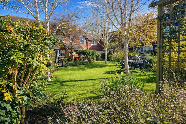 58, Rosehill, Billingshurst photo 3