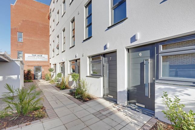 Flat 9 Clayford House, Hampden Road, London photo 4