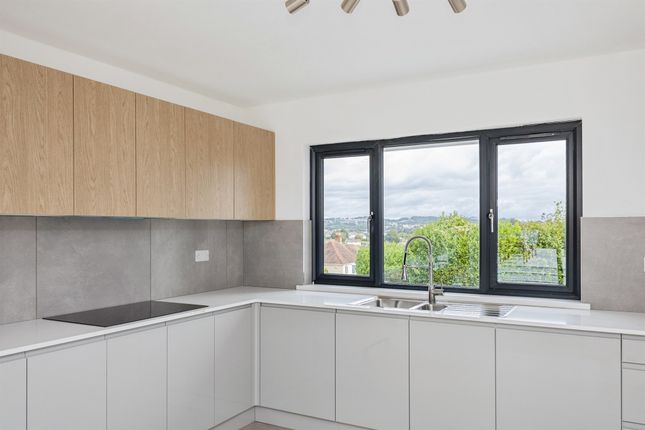 28, Nut Bush Lane, Torquay photo 4