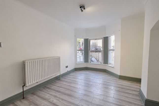 Flat 1, 120 Rushmore Road, London photo 2