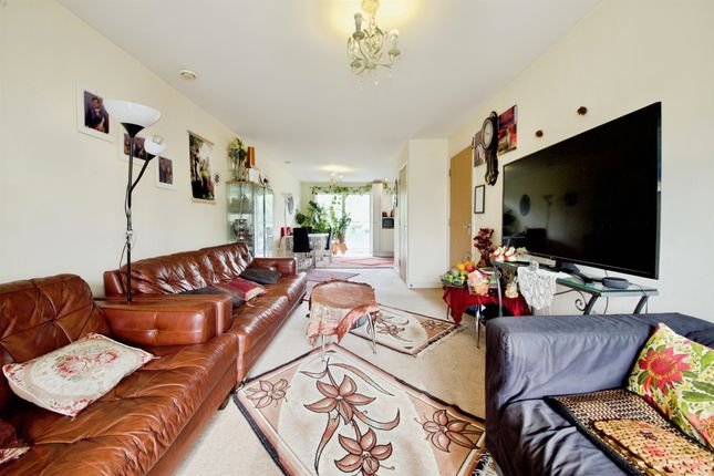 Flat 5, Walbrook Court, 2, Amias Drive, Edgware photo 4