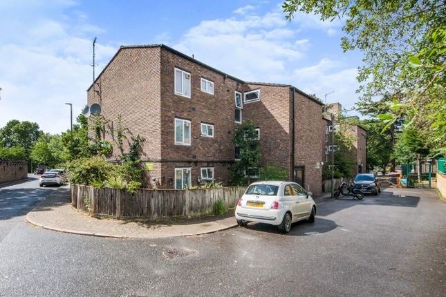 1 bed flat for sale in Dowdeswell Close, London SW15