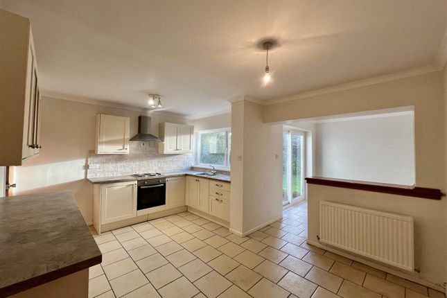 28, Llwyn Y Bryn, Ammanford photo 2