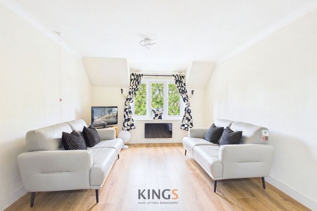 Flat, 27 Ashley Court, Hatfield photo 2