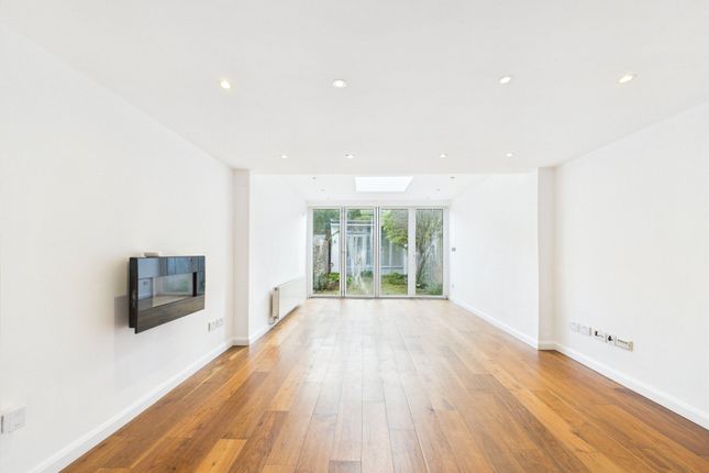 3,, Fairlawns, East Twickenham photo 2