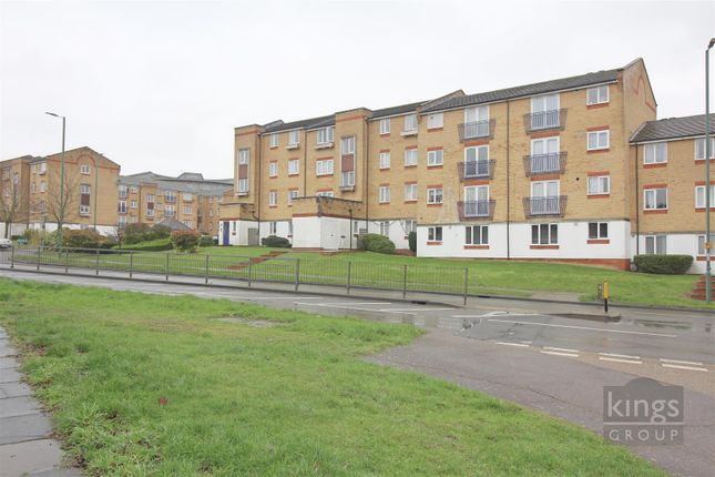 2 bed flat to rent in Dadswood, Harlow CM20