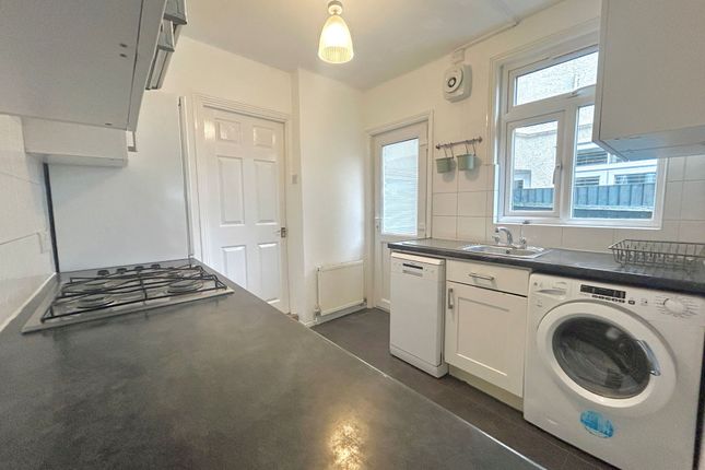 17 Tharp Road, Wallington photo 5