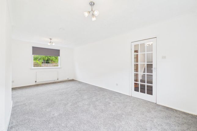 38, Livingstone Drive, Glasgow photo 3