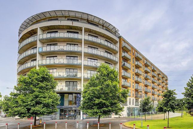 1-bed flat on 21, Durnsford Road, London, £1,700/mo