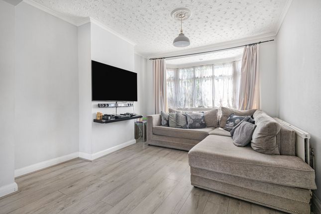 20 Pursley Road, London photo 2