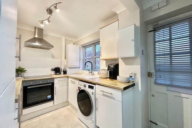 10, Braunston Drive, Hayes photo 4