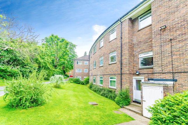 Thumbnail Flat for sale in Lynden Hyrst, Addiscombe Road, Croydon