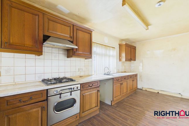 53 Pickles Lane, Bradford photo 3
