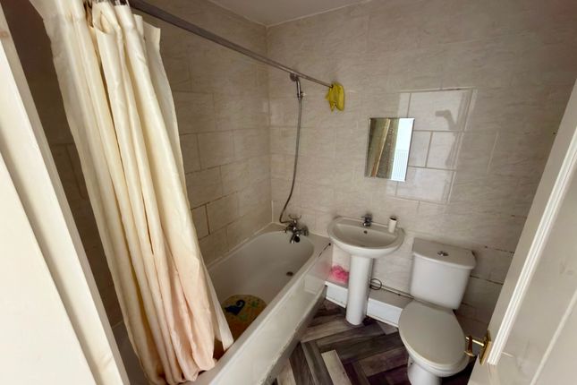 Flat 2, 82, Lower Prestwood Road, WOLVERHAMPTON photo 5