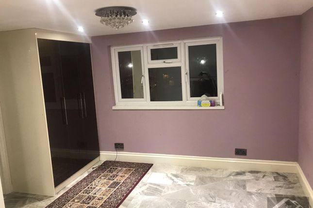 Thumbnail Terraced house to rent in Grove Road, Chadwell Heath, Romford