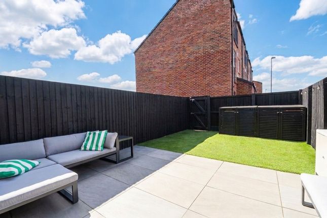 108 Shergar Way, Salford photo 4
