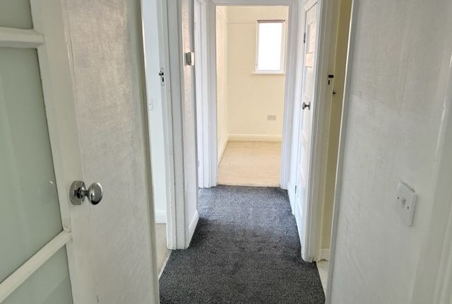 6, Berkeley Court, Southgate photo 3