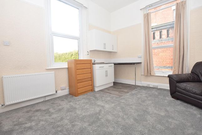 Flat 2, 26 Gladstone Road, Chesterfield photo 4