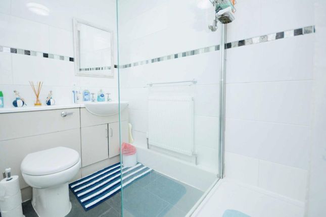 Flat for sale in Victoria Parade, Broadstairs, Kent