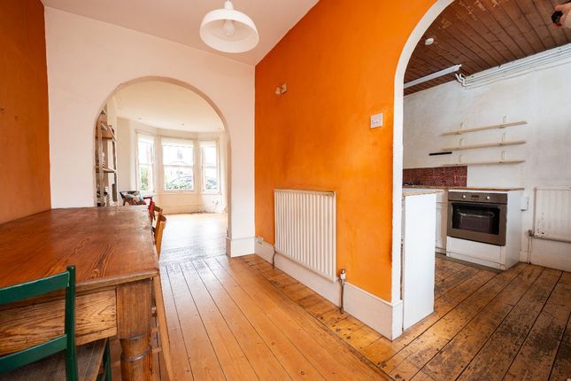 53 Laurel Avenue, Twickenham photo 4