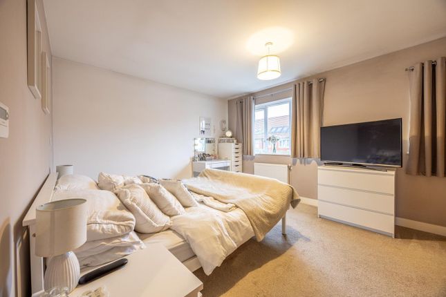 14, Barleyfields Avenue, Cheltenham photo 3