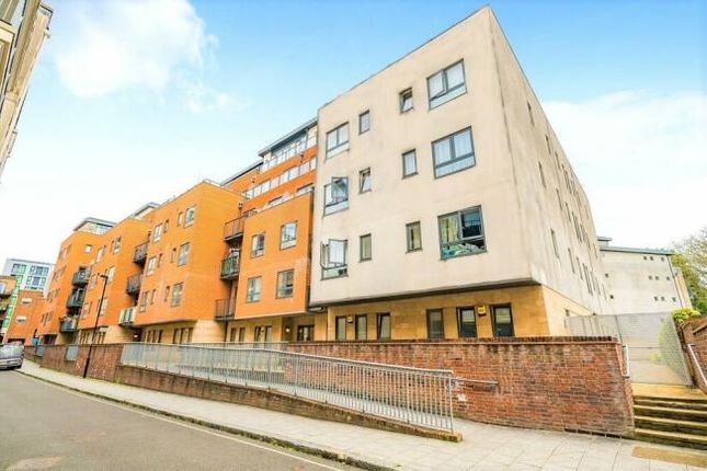Flat to rent in Lower Canal Walk, Southampton
