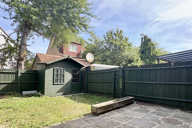 26, Richard House Drive, London photo 2