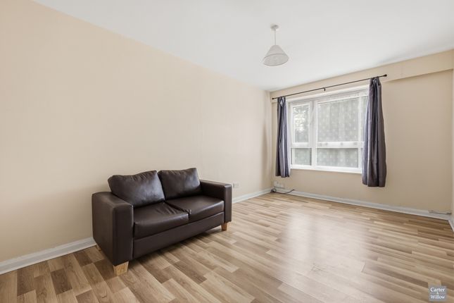19, Lambourne Gardens, Barking photo 4