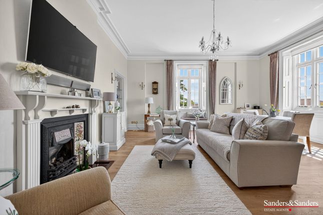 3 Park Hall, Tothall Lane, Evesham photo 4