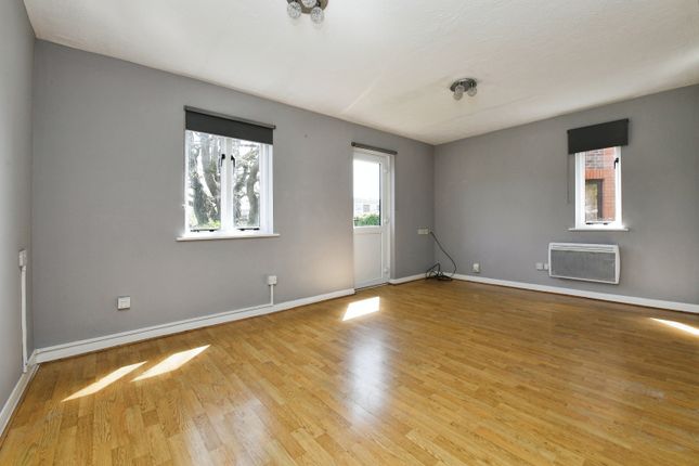 Flat A, Cheviot House, 20, Rushleydale, Essex photo 2