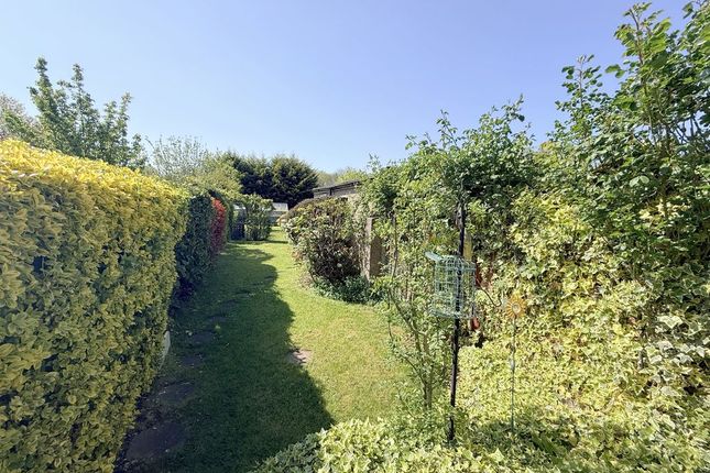 20, Oulton Crescent, Potters Bar photo 3