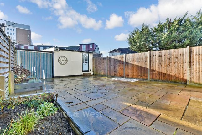 2, Headley Avenue, Wallington photo 4