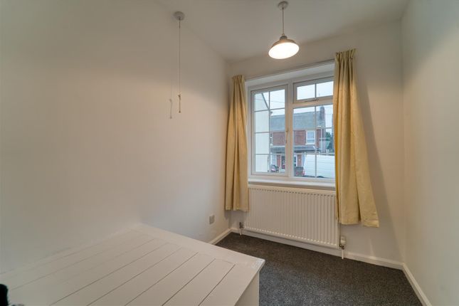 Town house to rent in North Wingfield Road, Grassmoor, Chesterfield, Derbyshire