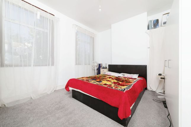 Terraced house for sale in Cassiobury Road, London