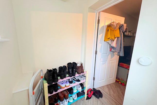 2 Filas Wessex, High Street, Bridgend photo 2