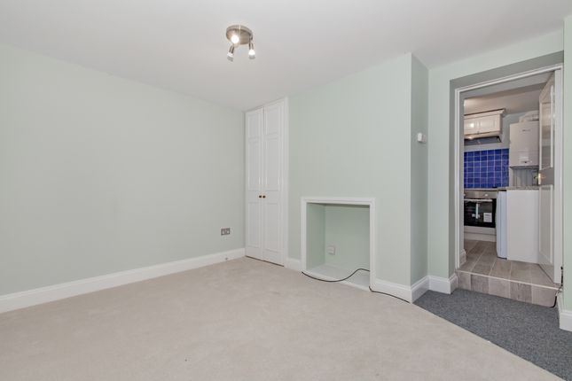 Studio to rent in Causeway, Bicester