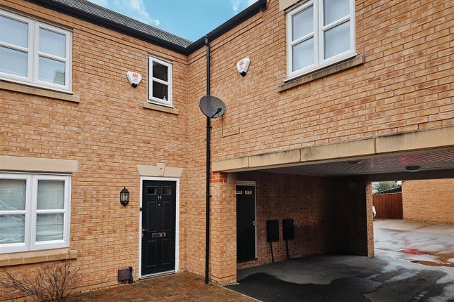 Town house for sale in Chimneypot Lane, Swadlincote