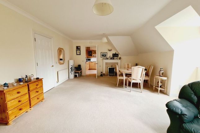23 Harroway Manor, Cobham Road, Fetcham photo 2