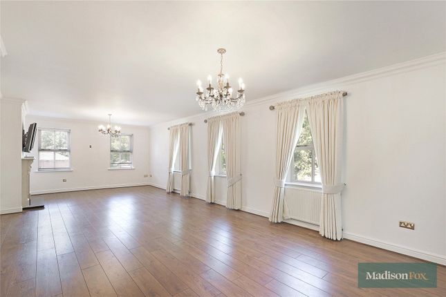 12, Claybury Hall, Woodford Green photo 3