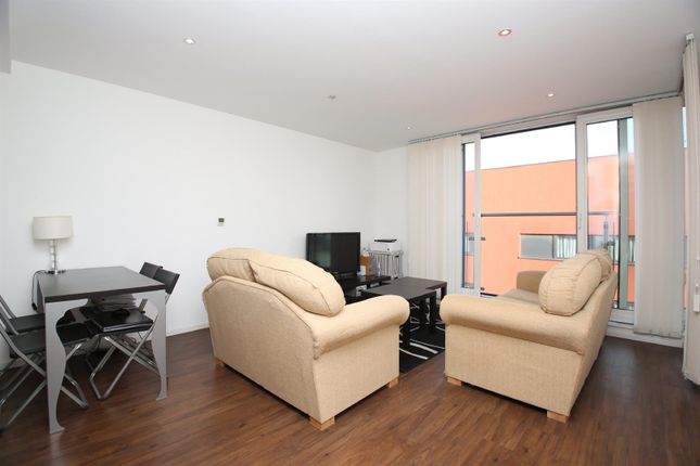 Flat to rent in The Oxygen Apartments, Royal Victoria Dock