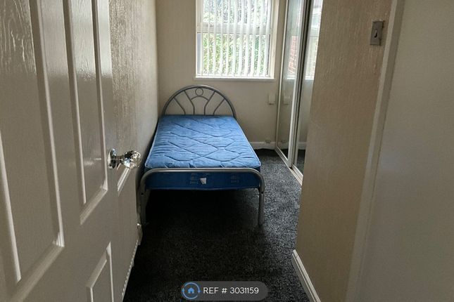 Flat, Sheffield Road, Barnsley photo 3